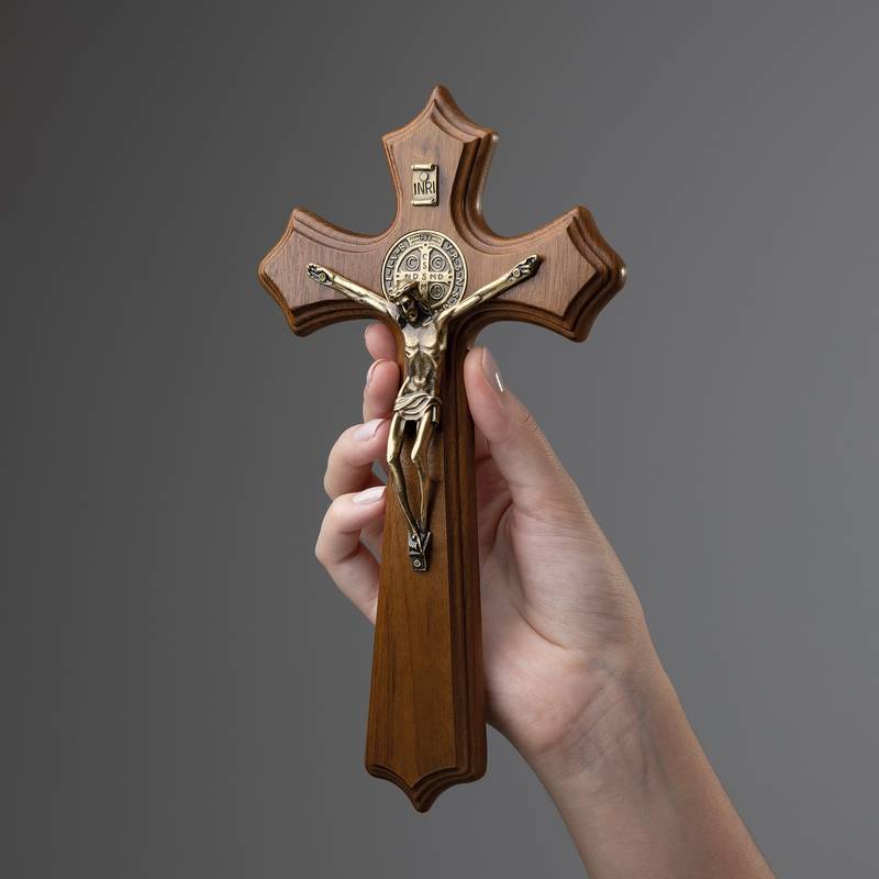 Crucifixo Madeira Moldado Parede 25cm C/Sao Bento - Hesed