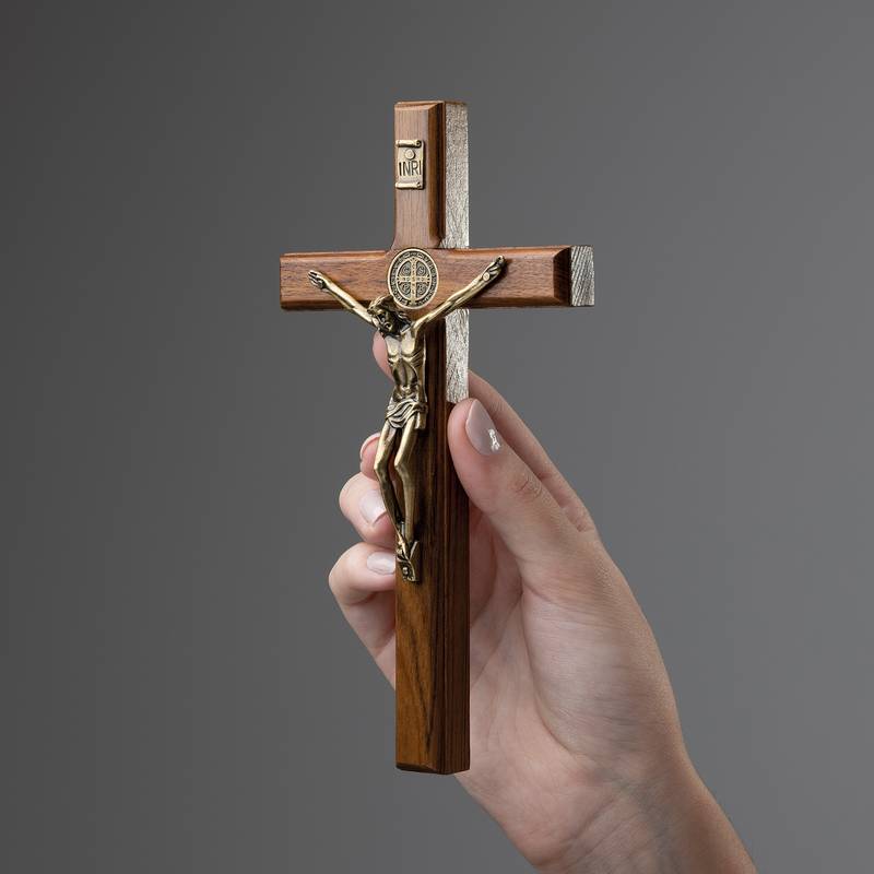 Crucifixo Madeira Tradicional 19cm Parede C/Sao Bento - Hesed